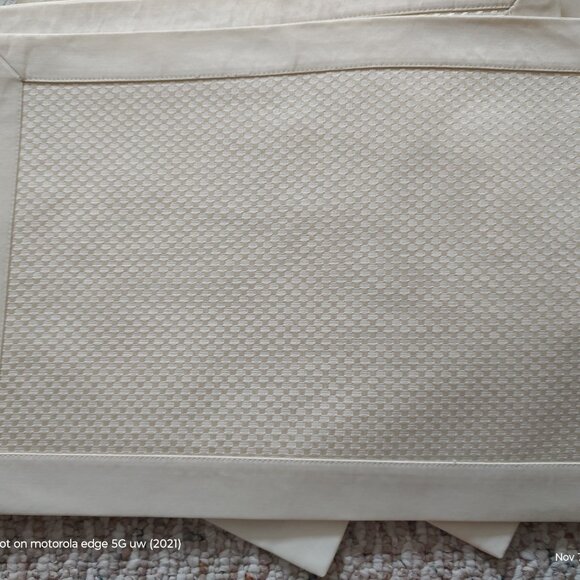 SIX WOVEN LOOK PLACEMATS 13x20 WITH SIX MATCHING SOLID NAPKINS IVORY 15" SQ - Picture 3 of 4